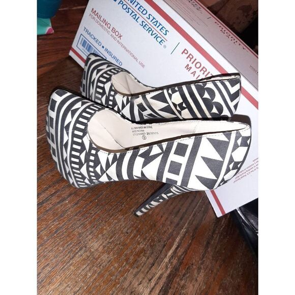 Size 9 Bumper Black White Geometric Print Platform Pump Stiletto High Heel Shoes - Picture 2 of 8